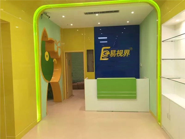 易視界勞衛(wèi)店裝修完畢即將開(kāi)業(yè)