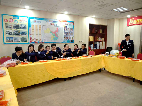 冬至游戲進(jìn)行中，小伙伴們都玩得十分開(kāi)心