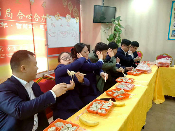 冬至游戲進(jìn)行中，小伙伴們都玩得十分開(kāi)心