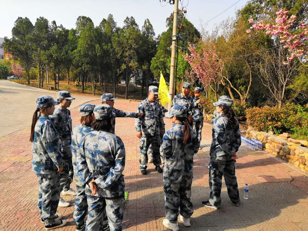 游戲環(huán)節(jié)中，大家齊心協(xié)作，群策群力