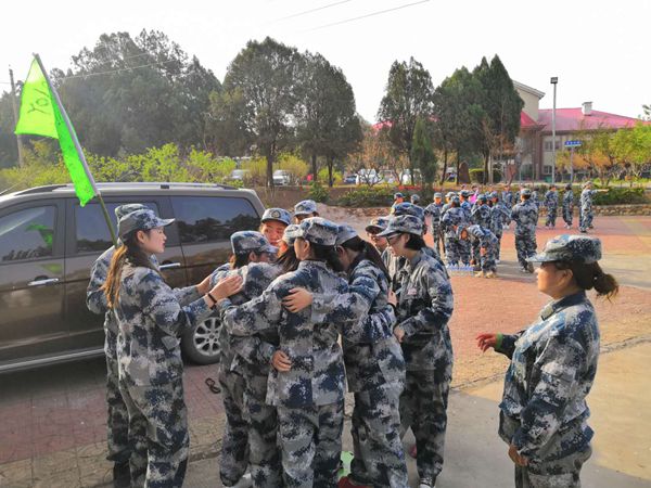 游戲環(huán)節(jié)中，大家齊心協(xié)作，群策群力