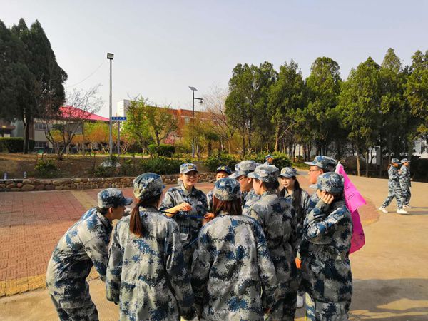 游戲環(huán)節(jié)中，大家齊心協(xié)作，群策群力