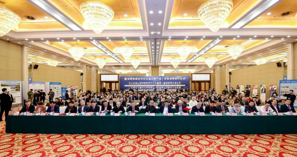 熱烈祝賀易視界創(chuàng)始人榮獲“2023品牌強(qiáng)國·經(jīng)濟(jì)年度人物”稱號