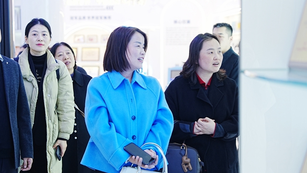 經(jīng)貿(mào)職業(yè)學院校領導們蒞臨易視界訪談