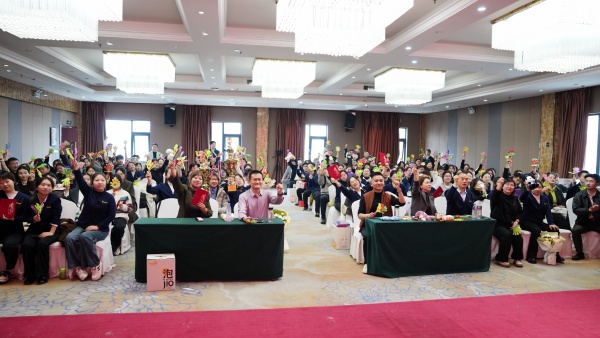 易視界2025年10月嘉獎(jiǎng)會暨11月啟動大會集體合影