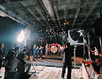 易視界拍攝現(xiàn)場，每一幀驚艷背后，都是汗水澆灌的堅持